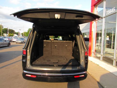 Used 2024 Jeep Wagoneer L Series II w/ Flexible Seating Group AWD/4WD image 23