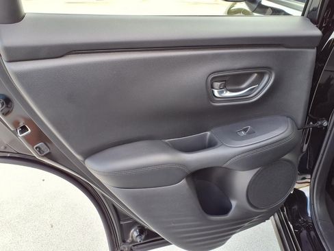 Used 2023 Honda HR-V LX image 8