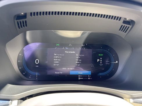 Used 2022 Volvo XC60 T8 Inscription Expression w/ Advanced Package image 7