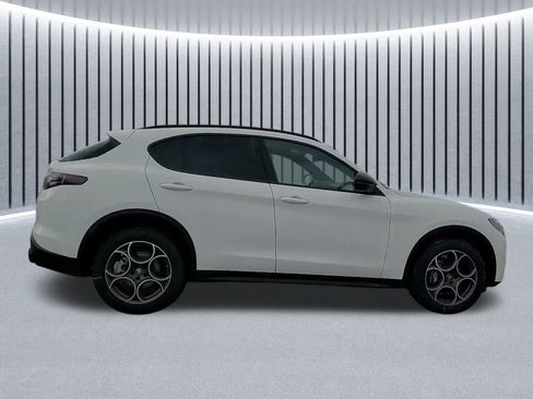 New 2025 Alfa Romeo Stelvio Sprint image 5