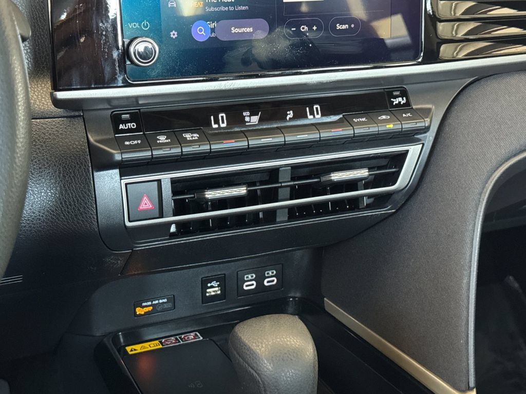 Used 2025 Toyota Camry LE FWD image 18