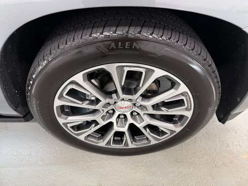 Used 2026 GMC Yukon Denali w/ Sun & Power Step Package RWD image 5