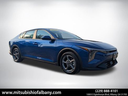 Used 2025 Kia K4 FWD image 1
