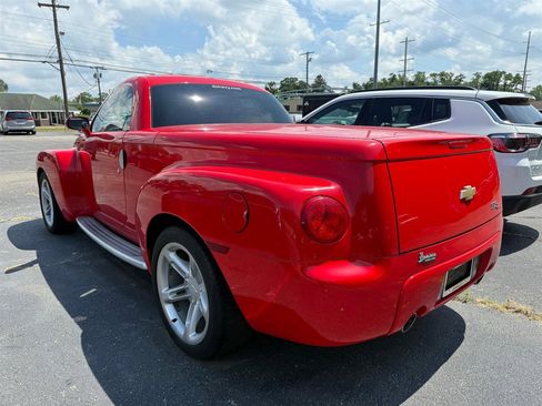 Used 2005 Chevrolet SSR w/ Preferred Equipment Group image 4