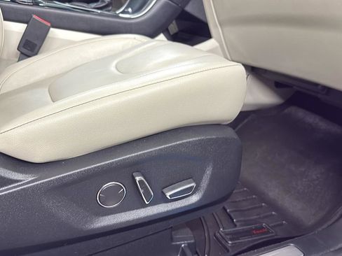 Certified 2018 Ford Edge Titanium w/ Technology Package image 25