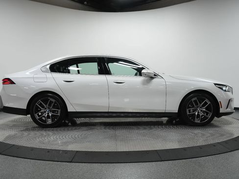 Used 2026 BMW 530i xDrive w/ Premium Package image 9