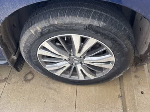 Used 2019 Nissan Pathfinder SL w/ Cargo Package image 4