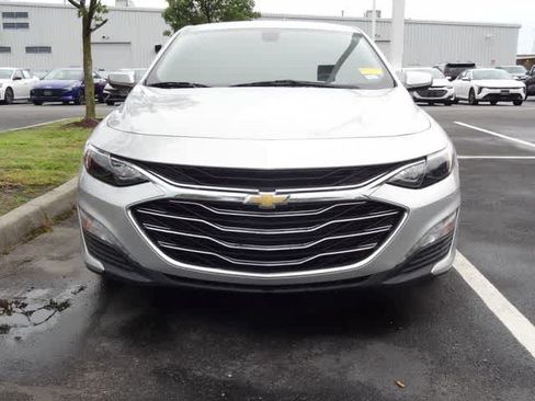 Used 2020 Chevrolet Malibu LT FWD image 2