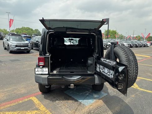 Used 2014 Jeep Wrangler Unlimited Sahara AWD/4WD image 8