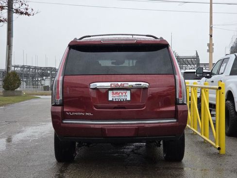 Used 2019 GMC Yukon XL Denali image 14