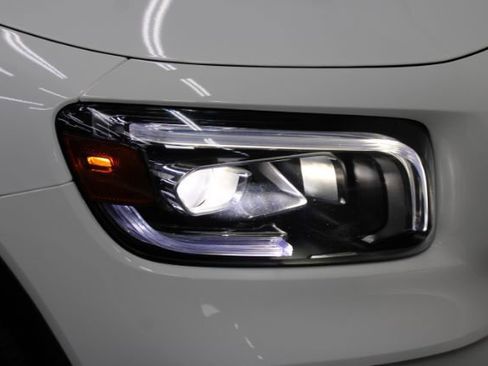 Used 2021 Mercedes-Benz GLB 250 4MATIC w/ Premium Package image 28