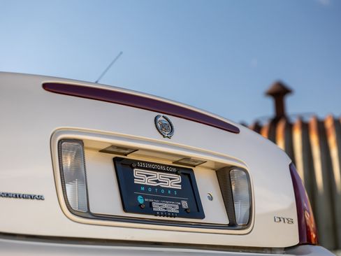 Used 2000 Cadillac De Ville DTS w/ Comfort/Convenience Pkg image 21