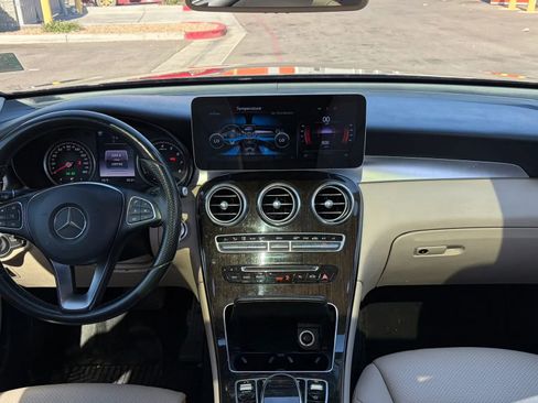 Used 2016 Mercedes-Benz GLC 300 4MATIC w/ Premium Package image 11