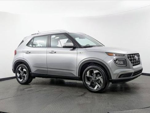 Used 2026 Hyundai Venue SEL FWD image 11