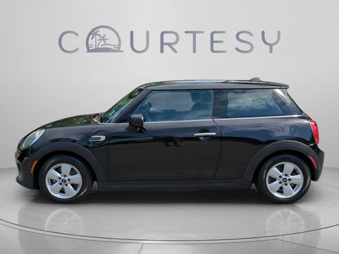 Used 2021 MINI Cooper 2-Door Hardtop FWD image 4