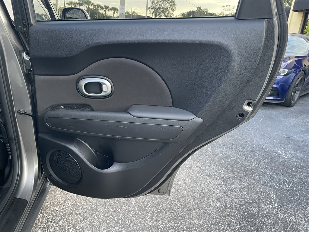 Used 2016 Kia Soul FWD image 37