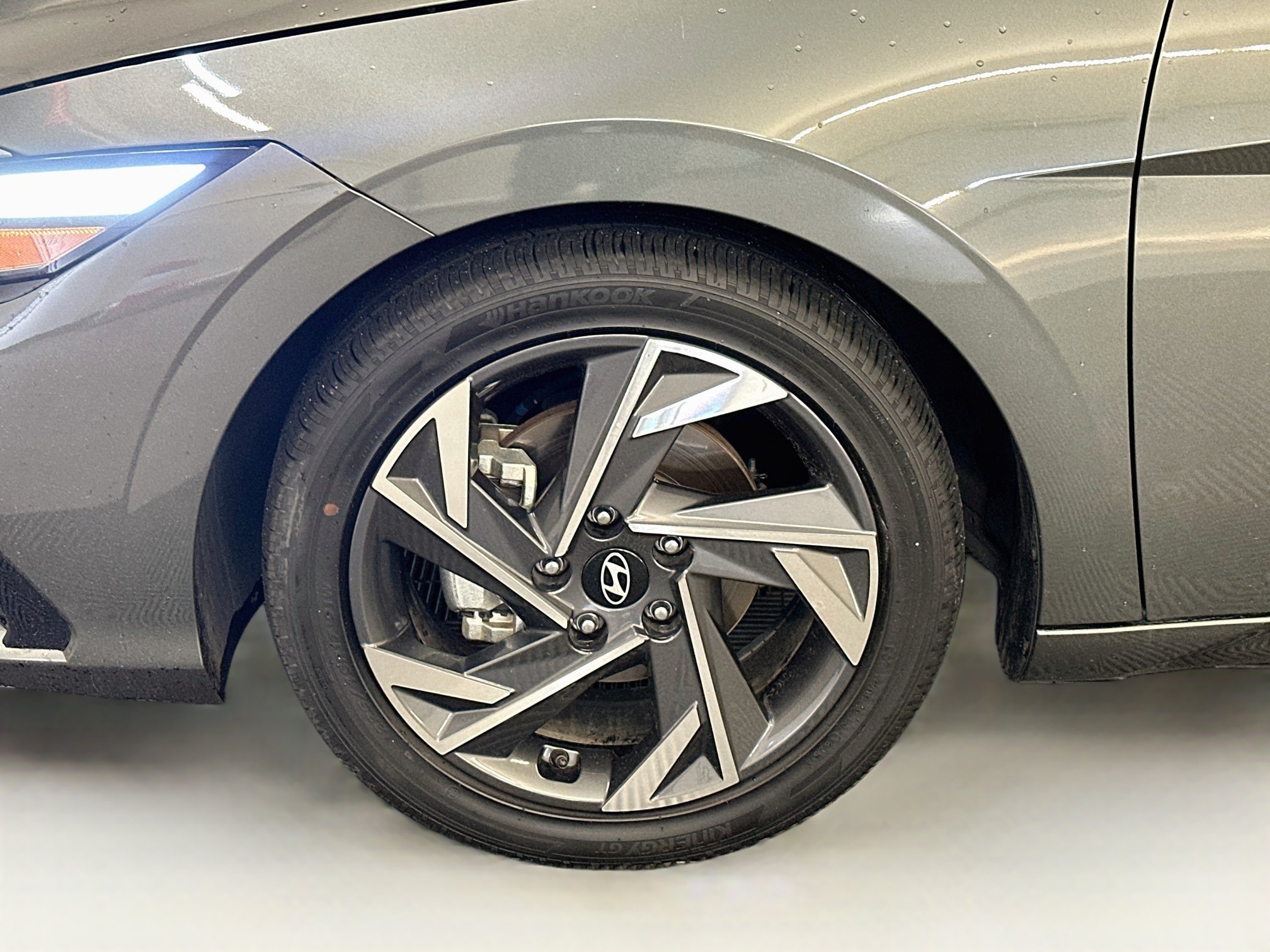 Used 2025 Hyundai Elantra Limited FWD image 35