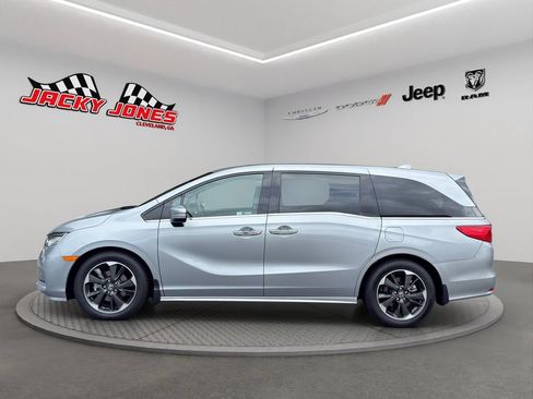 Used 2023 Honda Odyssey Elite image 3
