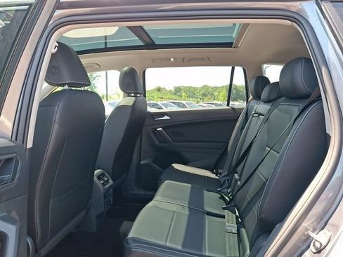 Used 2021 Volkswagen Tiguan SE w/ Panoramic Sunroof Package AWD/4WD image 11