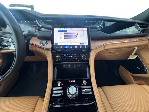 Used 2025 Jeep Grand Cherokee L Summit image 13