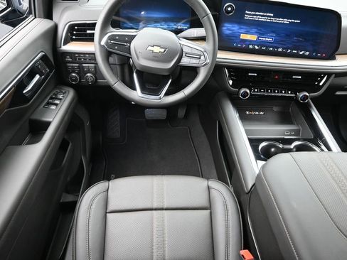 New 2025 Chevrolet Suburban High Country image 14