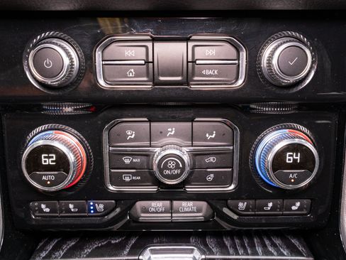 Used 2024 GMC Yukon Denali w/ Advanced Technology Package AWD/4WD image 24