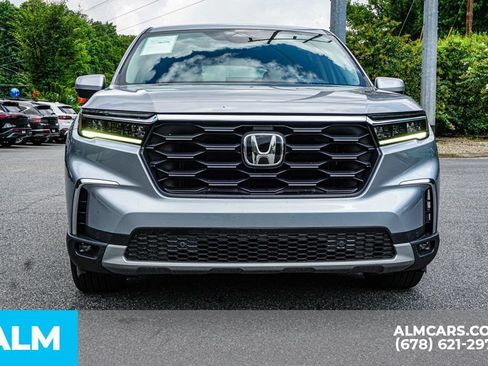 Used 2025 Honda Pilot EX-L image 10