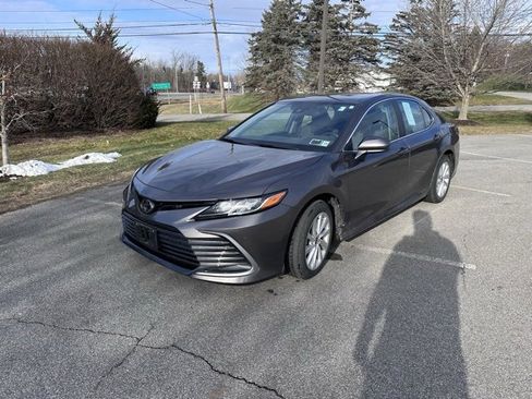 Used 2022 Toyota Camry LE image 7