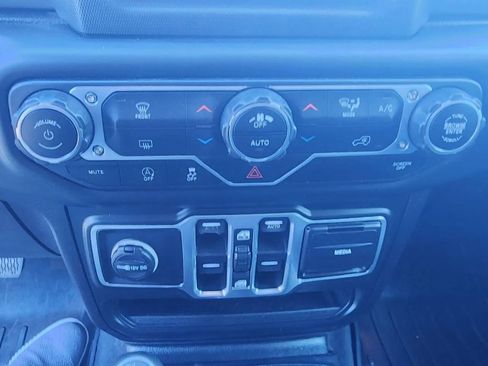 Used 2018 Jeep Wrangler Unlimited Sport S AWD/4WD image 21