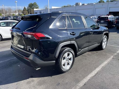 Used 2019 Toyota RAV4 XLE AWD/4WD image 9