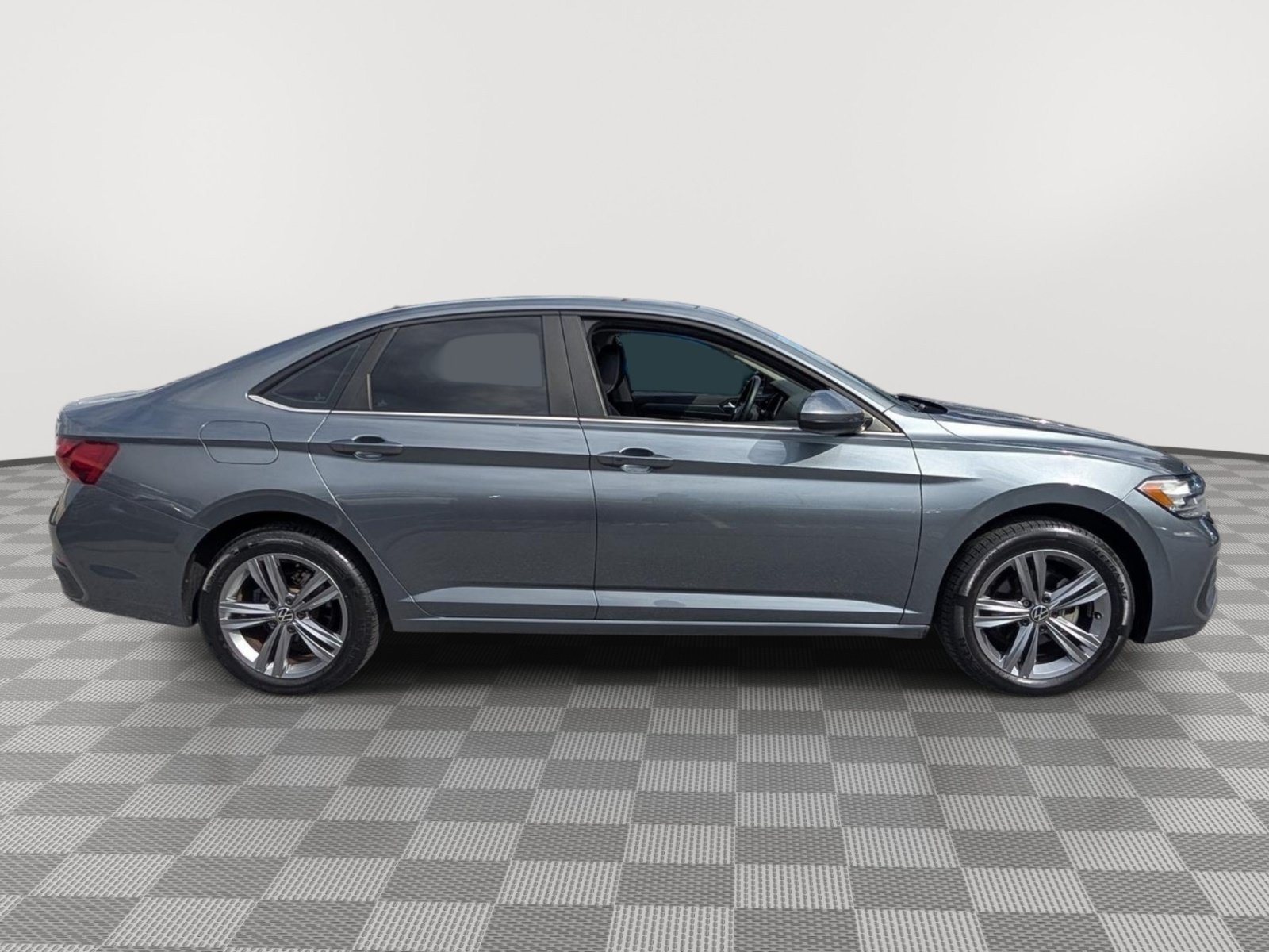 Used 2023 Volkswagen Jetta SE w/ Panoramic Sunroof Package FWD image 6