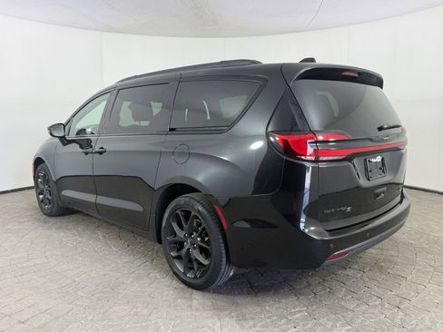 Used 2023 Chrysler Pacifica Limited w/ Uconnect Theater Family Group AWD/4WD image 5