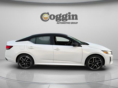 New 2025 Nissan Sentra SR image 4
