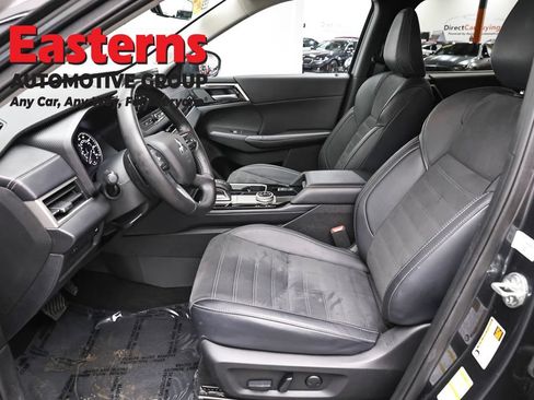 Used 2025 Mitsubishi Outlander SE AWD/4WD image 14