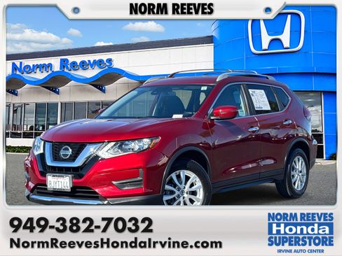 Used 2019 Nissan Rogue SV image 1