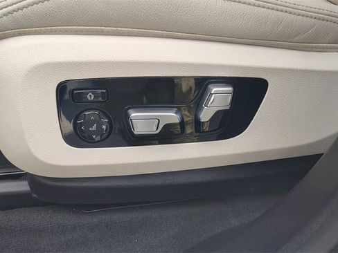 Used 2021 BMW X5 M50i image 12