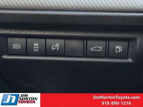 Used 2025 Toyota Camry SE image 25