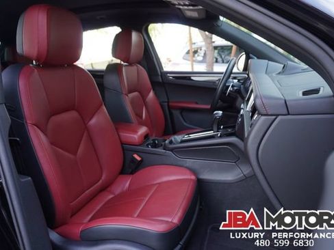 Used 2024 Porsche Macan AWD/4WD image 9