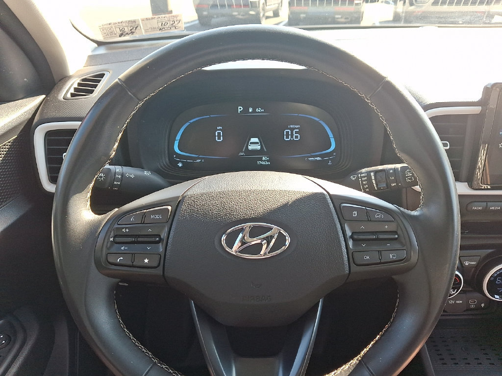 Used 2024 Hyundai Venue Limited FWD image 19