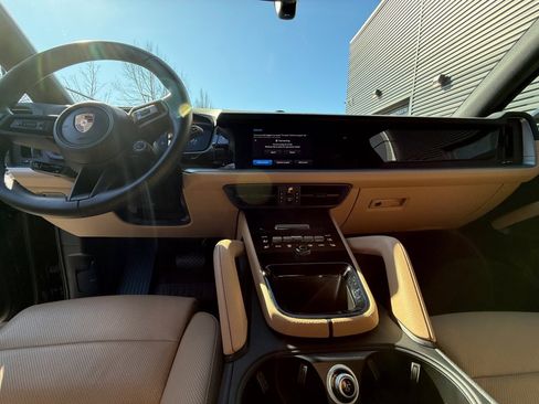 Certified 2025 Porsche Cayenne image 16