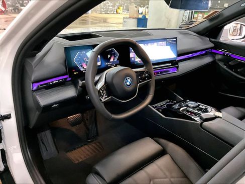 Certified 2026 BMW i5 eDrive40 image 16