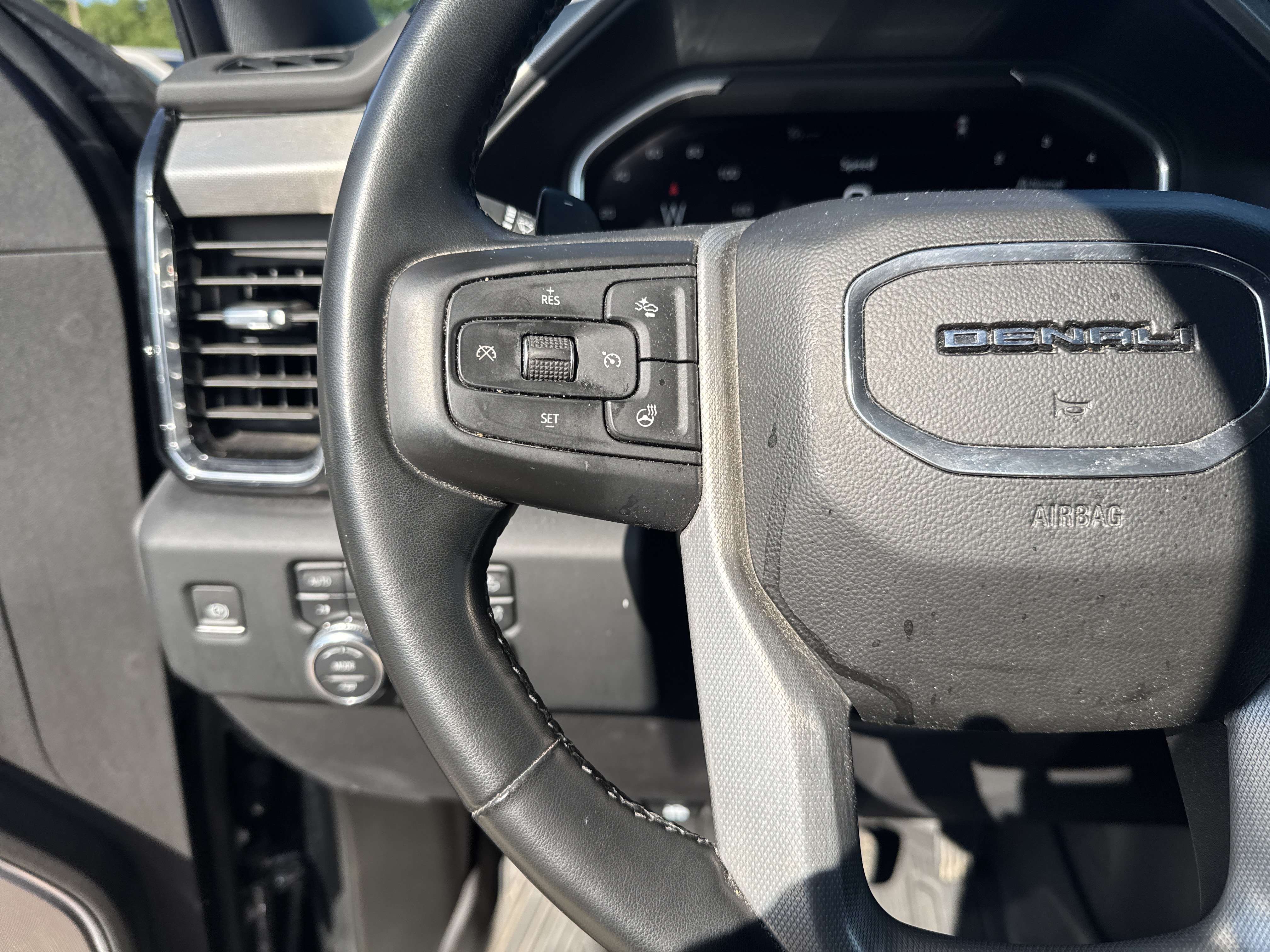 Used 2023 GMC Sierra 1500 Denali AWD/4WD image 18