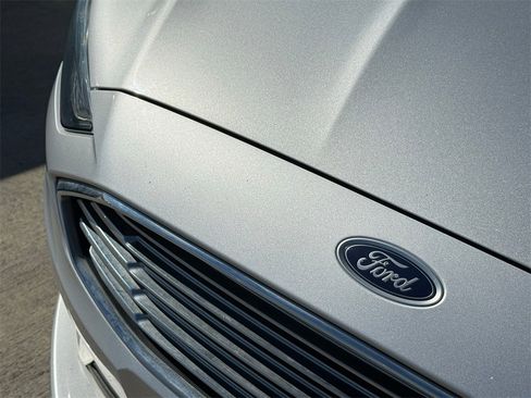 Used 2017 Ford Fusion SE w/ Equipment Group 201A image 4