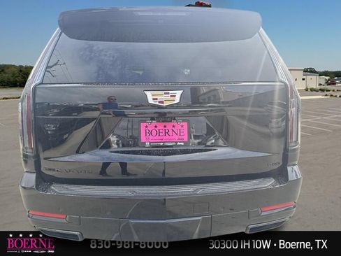 Used 2025 Cadillac Escalade Sport Platinum w/ LPO, Floor Liner Package AWD/4WD image 11