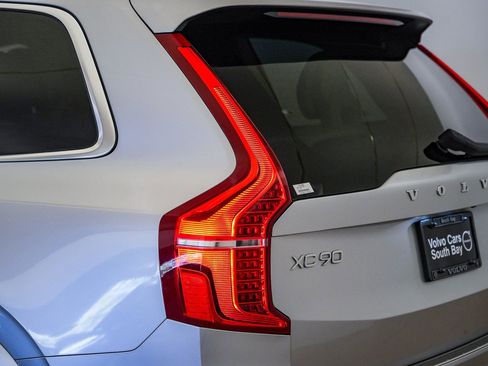 Used 2020 Volvo XC90 T5 Momentum w/ Protection Package Premier AWD/4WD image 12