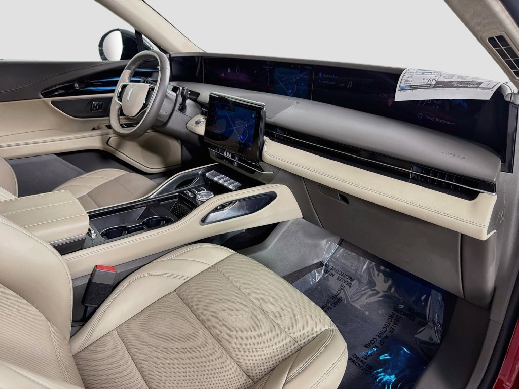 Used 2025 Lincoln Nautilus Premier AWD/4WD image 30
