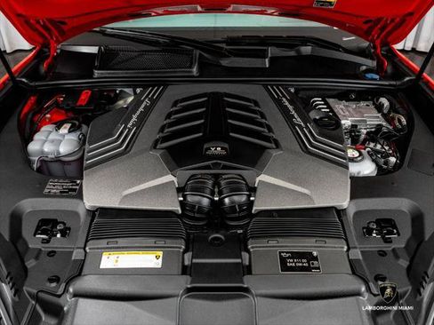Used 2025 Lamborghini Urus SE AWD/4WD image 4