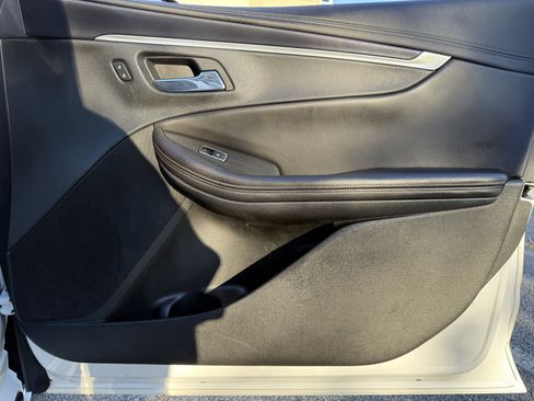 Used 2018 Chevrolet Impala LT image 43