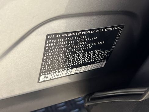 Certified 2025 Volkswagen Tiguan SE FWD image 29