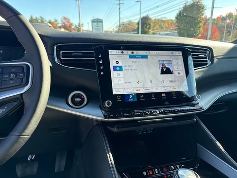 New 2025 Jeep Wagoneer Series II image 16